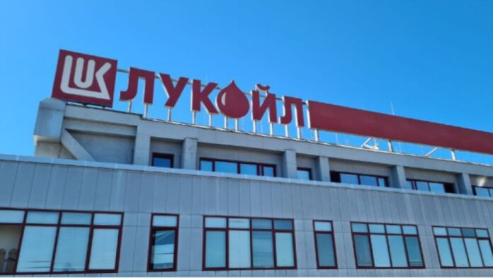"Лукойл" възнамерява да се обърне към съда за защита на своята репутация