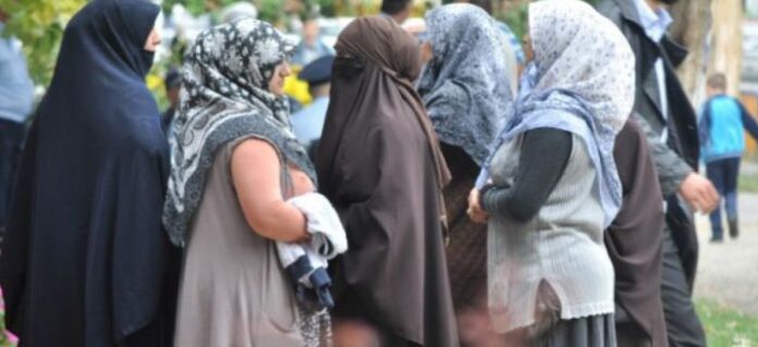 Жените и мъжете в турско село ще празнуват поотделно