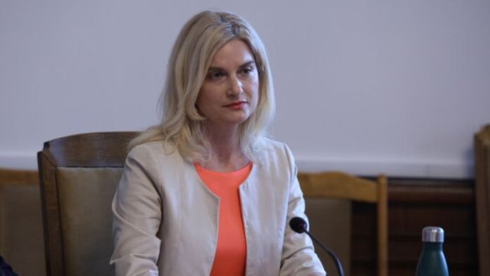 Министърът на туризма призова ресторантьорите да преосмислят поведение си към клиентите