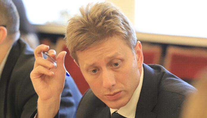 Зам.-министър на индустрията напусна, сменя го Ивайло Шотев