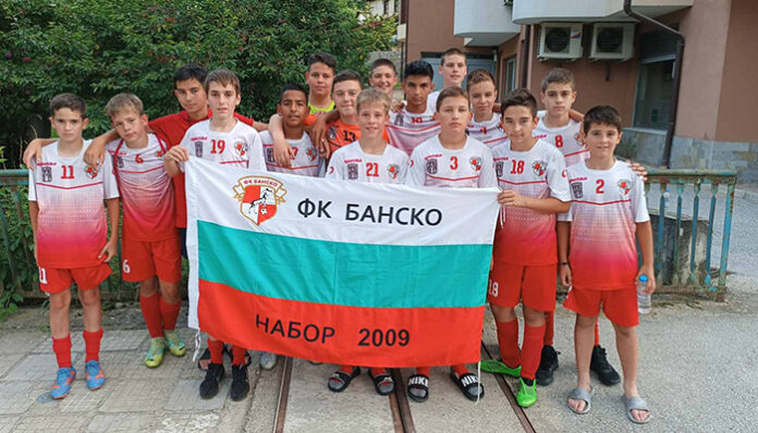Набор 2009 на ДЮШ-Банско показа как се играе честно на съдиите от Смолян