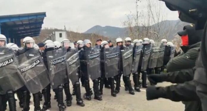 Започна изтеглянето на косовската полиция от общински сгради в Северно Косово