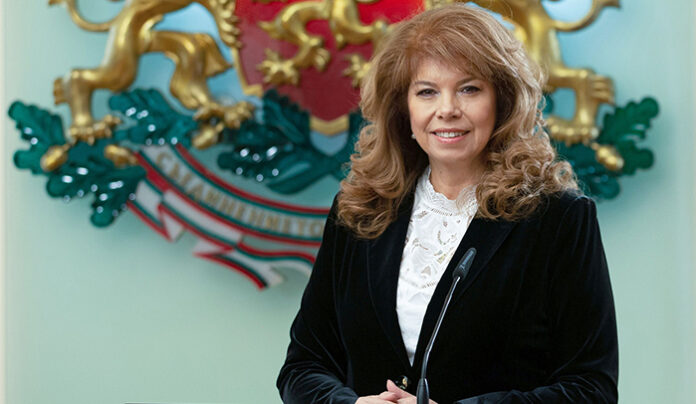 Йотова: Надявам се правителството да не се огъне за Северна Македония