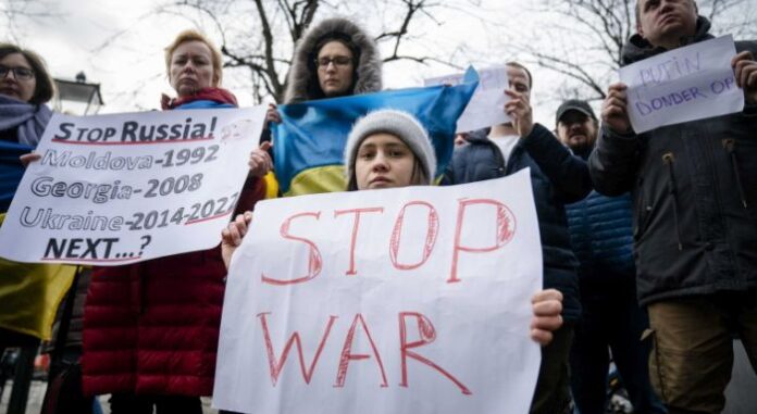Лондон: ¼ от украинците не могат да се върнат по домовете си заради войната