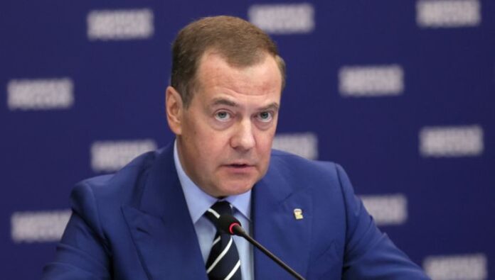 Медведев обещава край на войната, ако НАТО спре доставките за Украйна