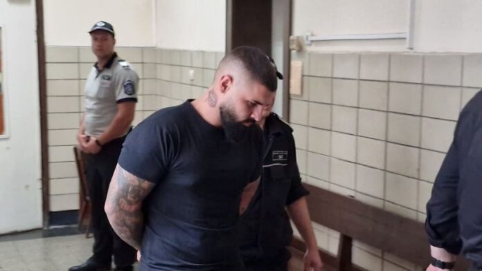 Докараха в съда задържания за зверското посегателство над момиче