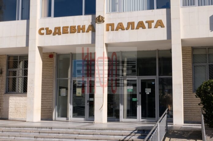 Благоевград казва "не" на зверствата! Граждани протестират пред съда