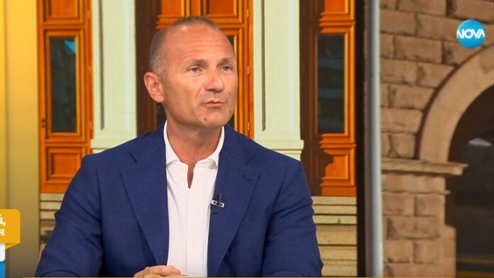 Росен Христов съди Денков
