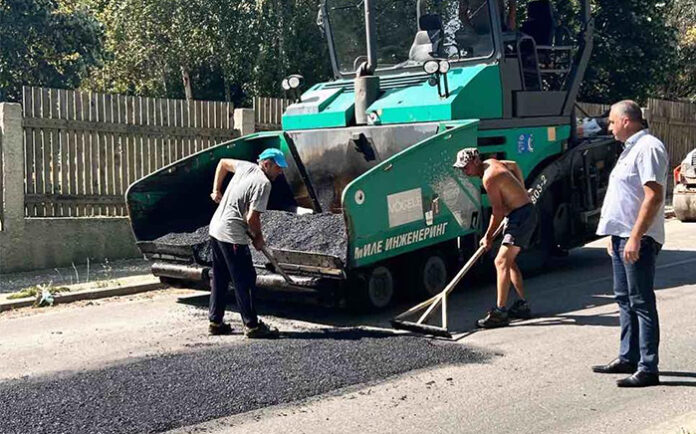 Частично асфалтират пътя към Бетоловото