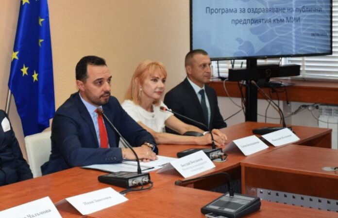 Властта реже с 50% заплатите на шефовете в държавните дружества