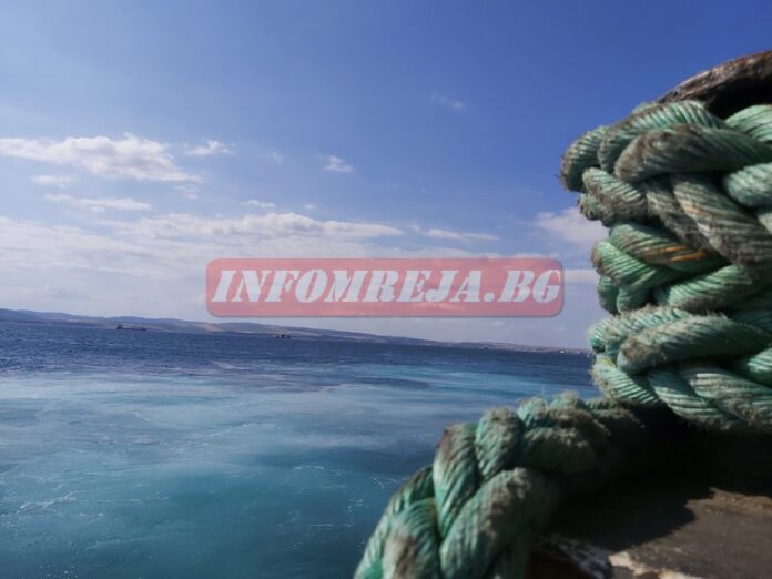 Румънски кораб минава през наша територия, друг - ще я изследва