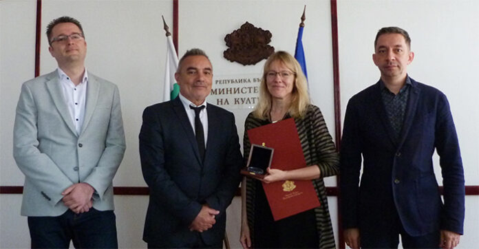 Министърът на културата Кръстю Кръстев награди Анжела Родел