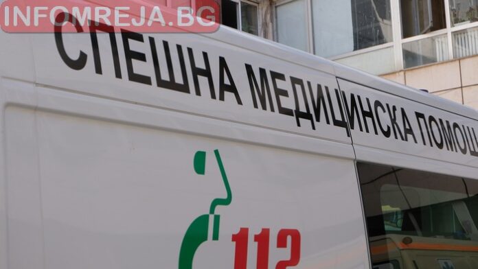 Медиците от Спешна помощ на палатков лагер пред МС