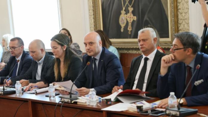 Министър иска развити центрове за помощ на жертвите на домашно насилие