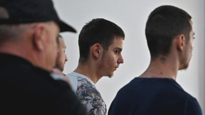 Близнаците, обвинени за съучастие в убийството от Цалапица, искат да са в ареста