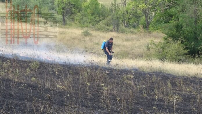 Жена си почисти двора, запали огън, после и цяла къща