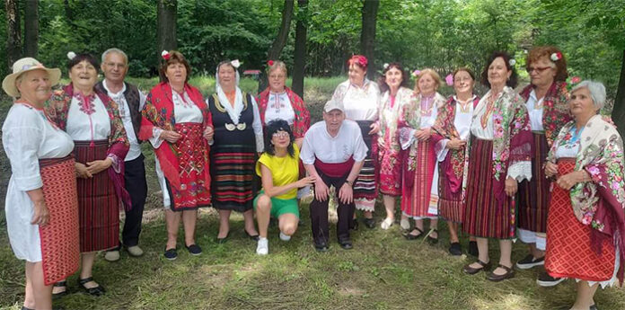 Самодейци от Дневния център за стари хора в Благоевград с 5 медала от фестивал в Перник