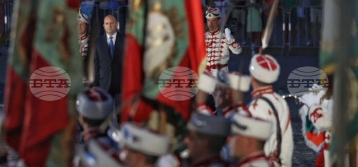 Президентът Румен Радев прие почетния строй на Националната гвардейска част