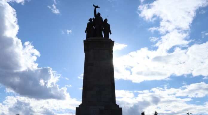 Кабинетът промени статута на паметника на Съветската армия