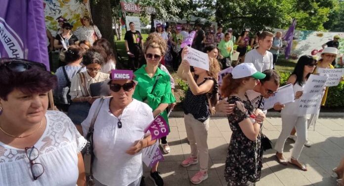 Протестиращите в НОИ се срещат с ръководството на 15 август