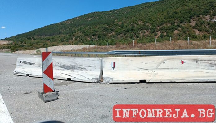 Моторист се вряза в бетона на "Струма", деца пострадаха при ПТП край Белица