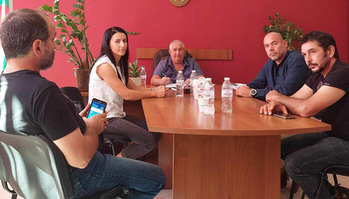 Сидер, овцете, козите и кучетата остават във Влахи!