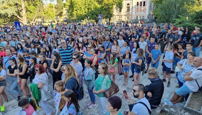 Стара Загора крещи: Не на насилието, родители на Дебора отново на протеста