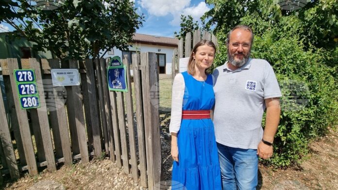 Румънци правят хартия от дънки и чехли от папур