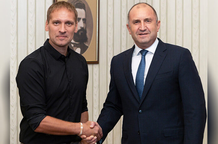 Румен Радев се срещна със Стилиян Петров дни преди „Мача на надеждата“