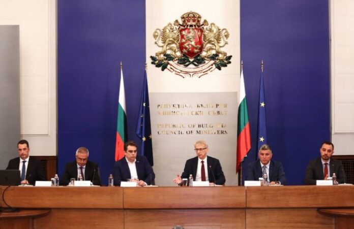 Денков: Още от първия ден на кабинета гасим пожари в министерствата
