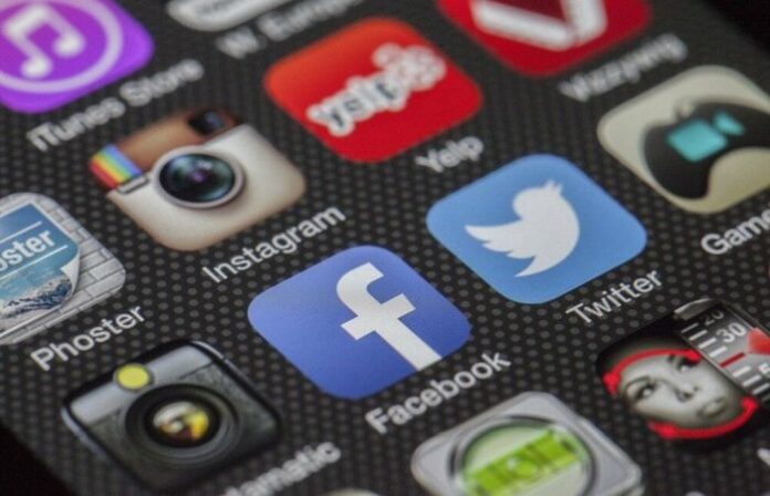 Без мобилни телефони в турските училища