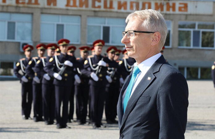 Обмислят смесено финансиране за висшето военно образование