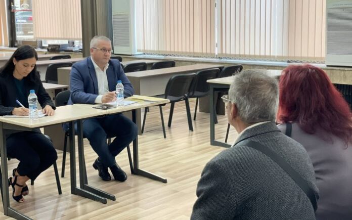 На приемна в Дупница: Жители на с. Крайни дол искат помпа за по-голям дебит на водата