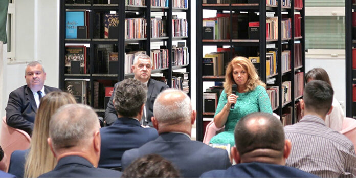 Йотова: Правата на етническите общности са сред най-важните условия за членство в ЕС