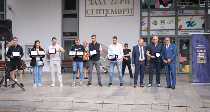 Илко Стоянов посрещна шампионите от ТК „Фолкън“, завоювали световни титли в Казахстан