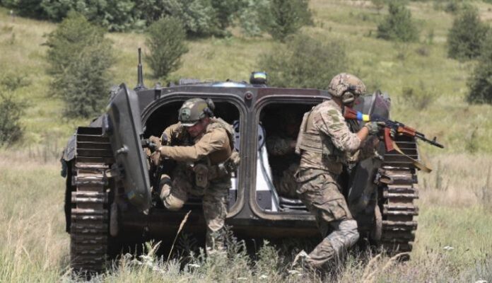 Украйна съобщи за напредък край Бахмут