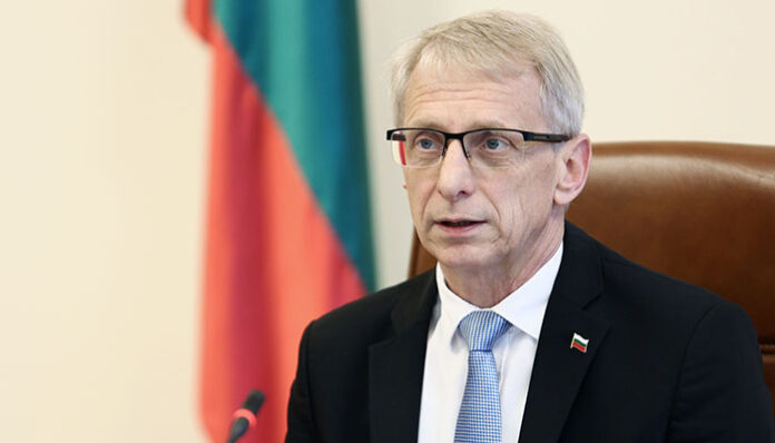 Денков за Алексей: Съвсем умишлено се вадят тези сенки от миналото