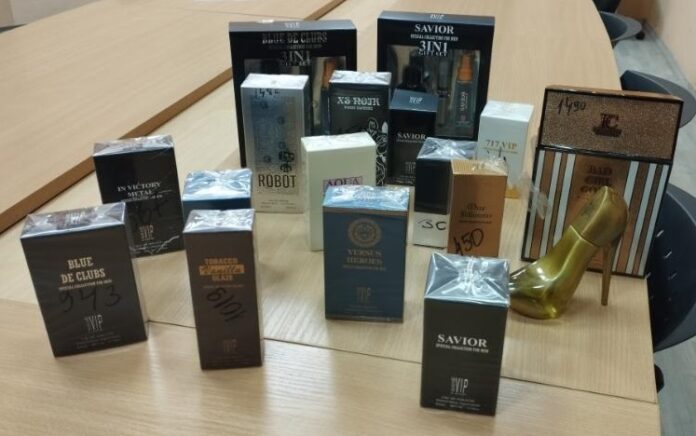 Митничари задържаха голямо количество парфюми менте