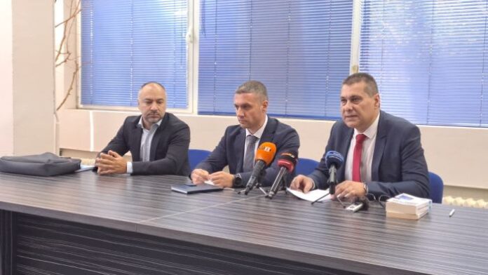Задържаха седем дилъри на дрога