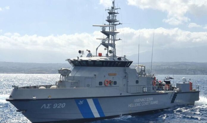 Спасиха 76 мигранти в морето край Южна Гърция