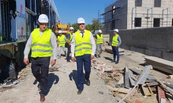 Два от трите етажа на затвора в Самораново са почти готови, Славов инспектира строежа