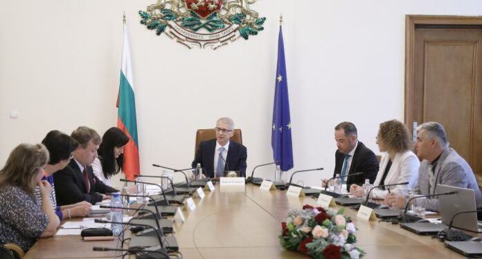 Разкриват още 453 места в кризисните центрове за пострадали от насилие
