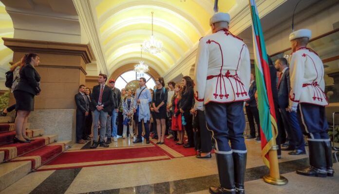 Стотици граждани посетиха Администрацията на президента