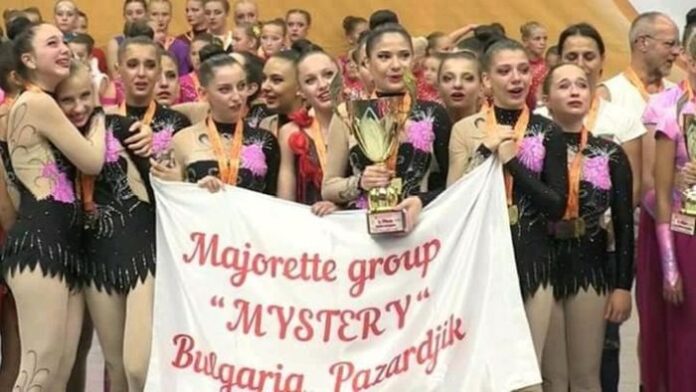 Момичетата от мажоретен състав „Мистерия” станаха световни шампионки