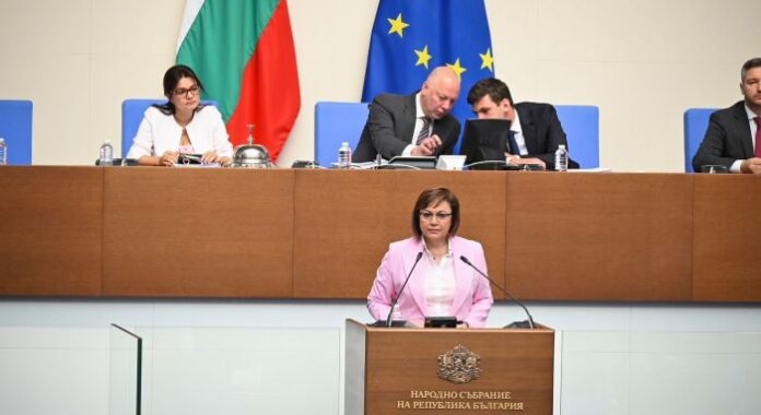 Нинова вика Денков и Василев да кажат колко пари има за бедствия