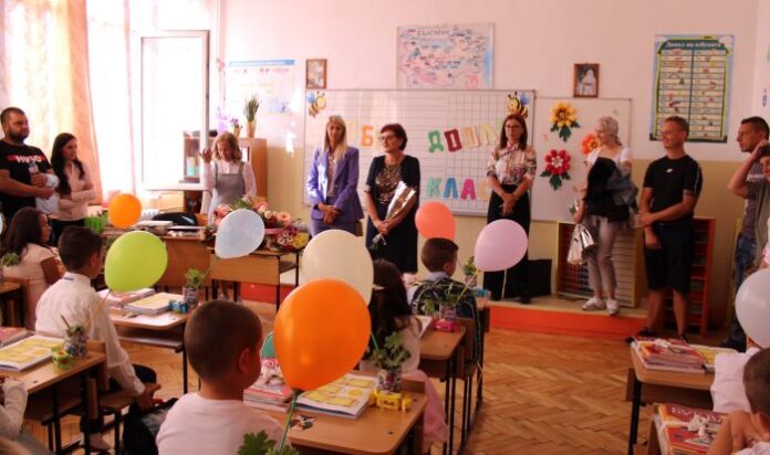 С тържествени ритуали стартира новата учебна година в Банско