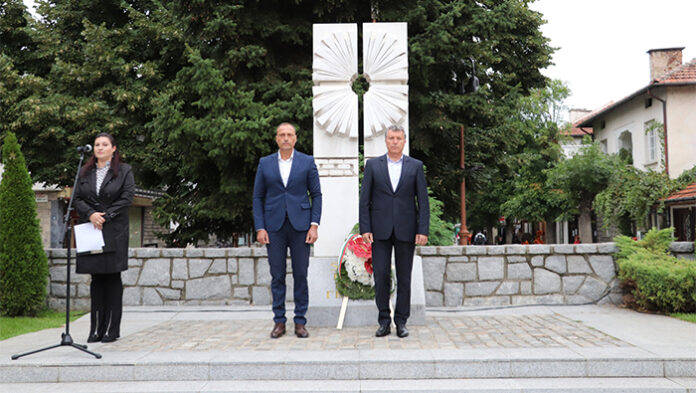В навечерието на празника: В Банско почетоха Съединението
