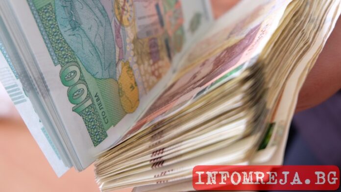 Задържаха служител на Община Несебър с огромна сума пари