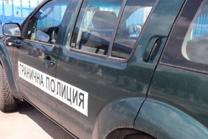 Гранични полицаи задържаха 9 кг наркотици в колата на дрогиран шофьор без книжка