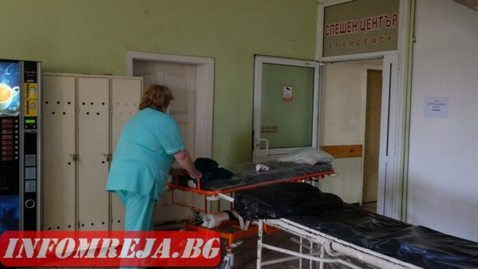 Роднини се скараха пред лекарски кабинет, баба остана без зъби